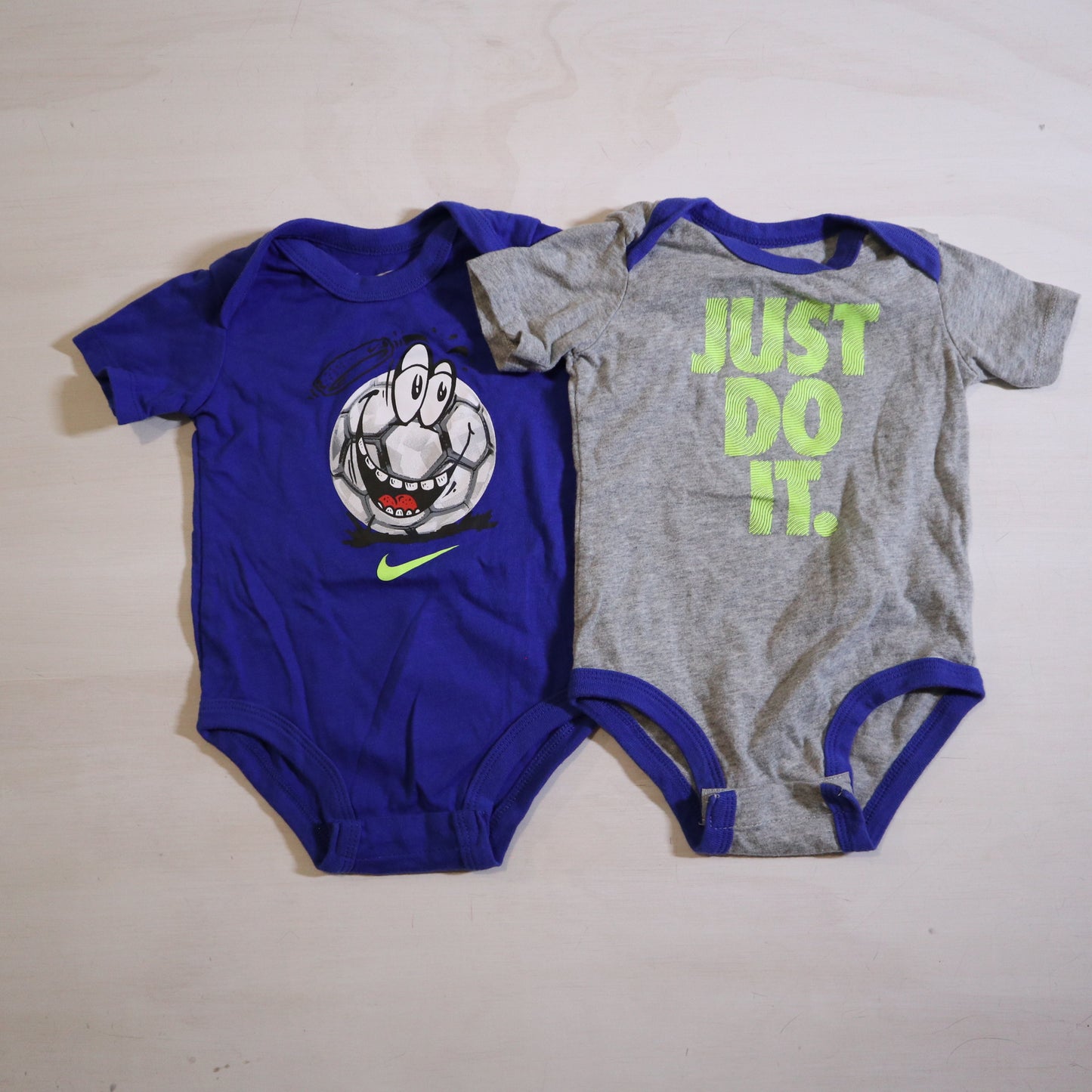 NIke - Onesies (6-9M)