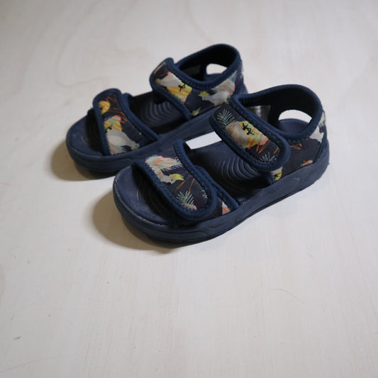 Minnow - Sandles (8C)