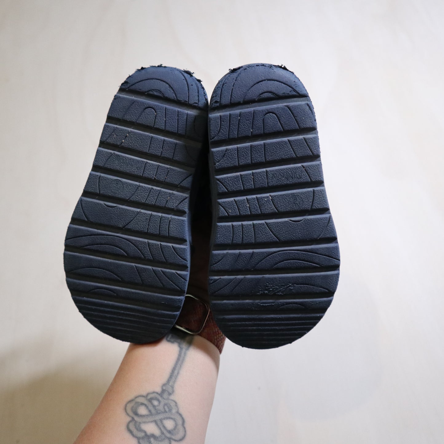 Minnow - Sandles (8C)