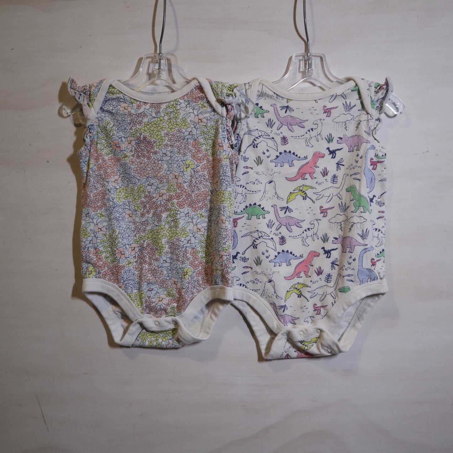 Gap - Onesies (6-12M)