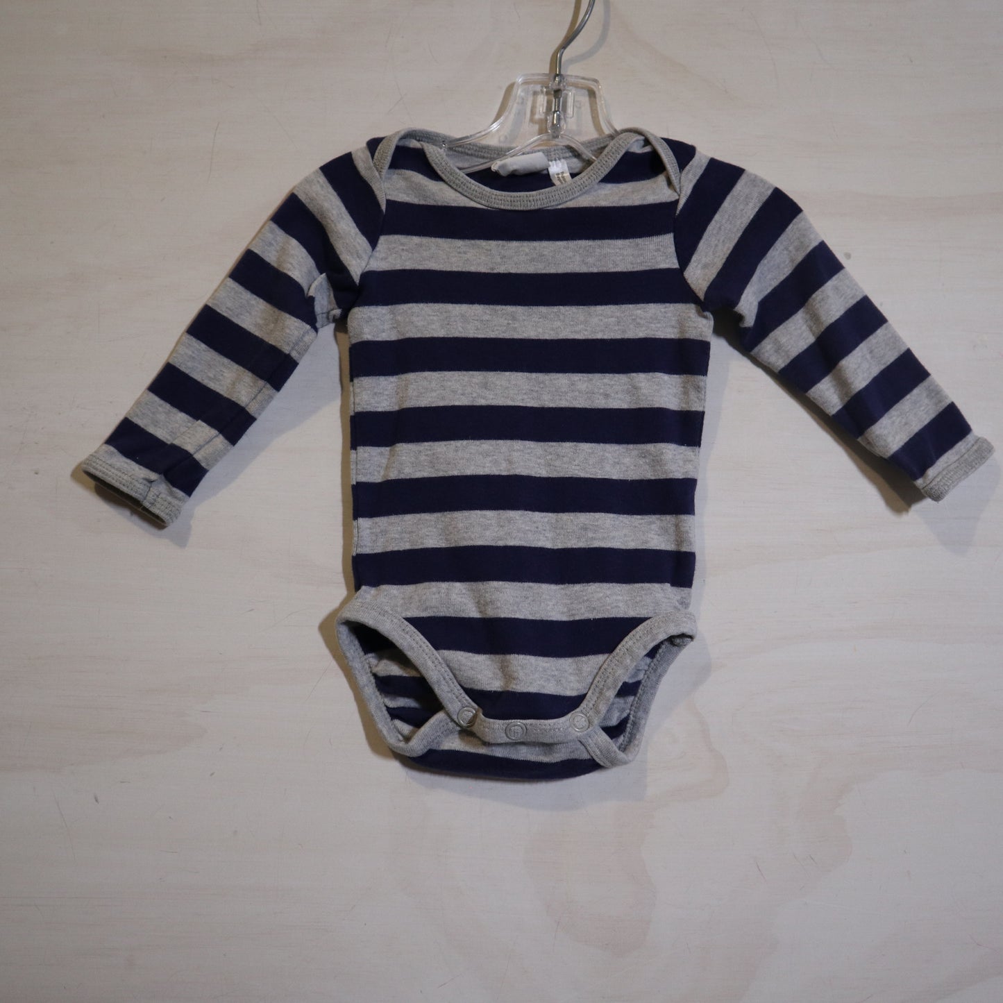 H&M - Onesie (2-4M)