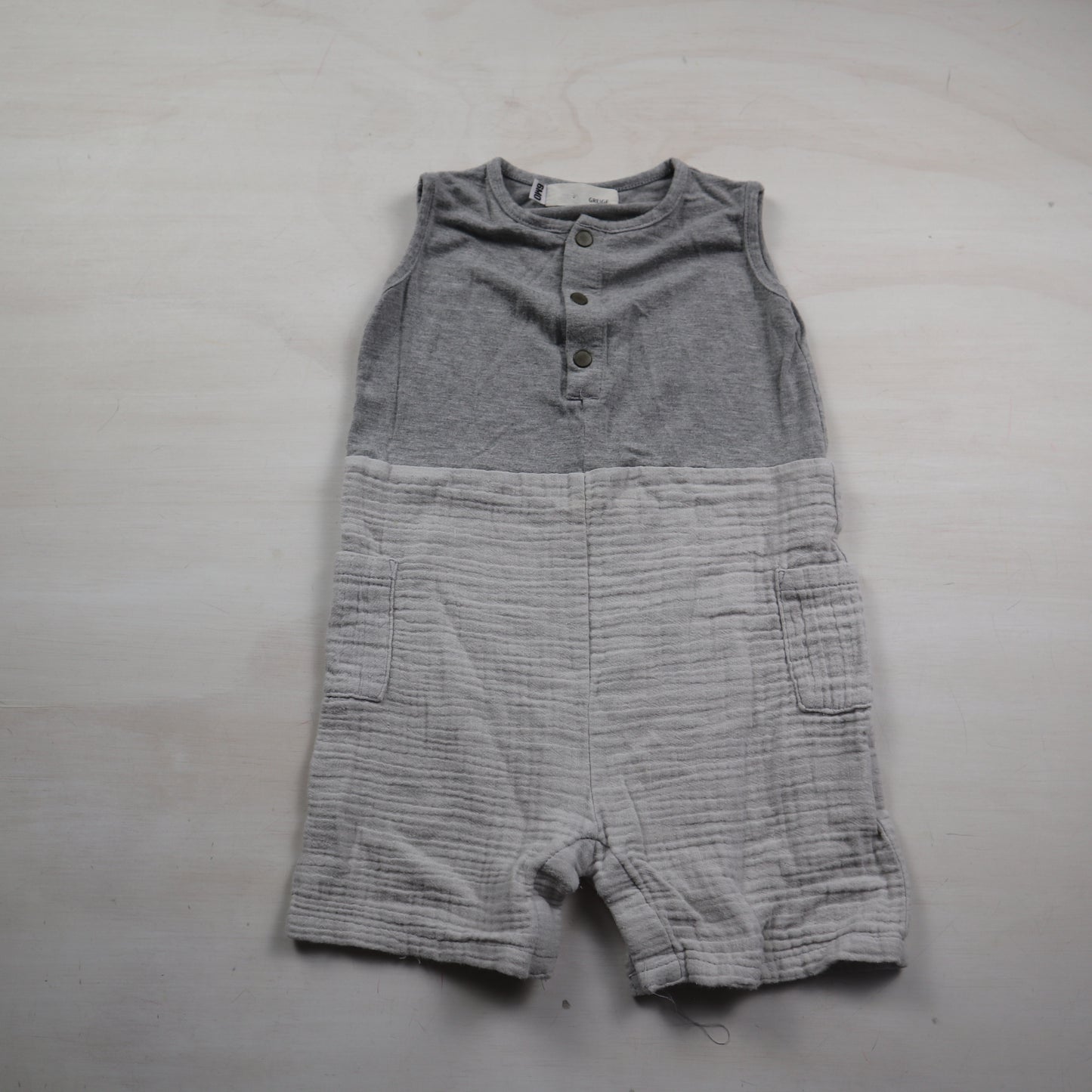 Greige - Romper (6M)